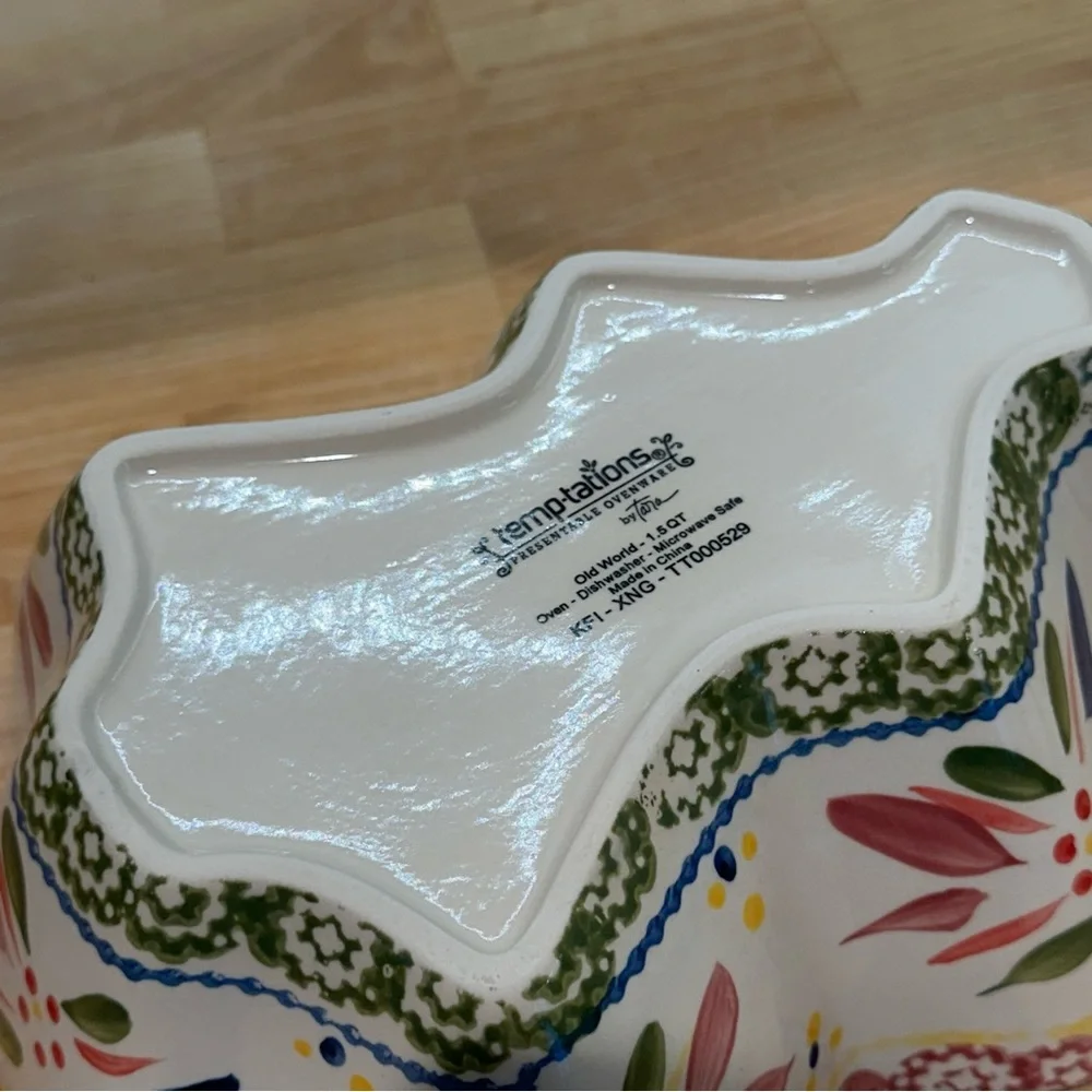 Temp-Tations Old World Confetti Tree Figural 1.5 QT Ovenware Baker.  NWOT